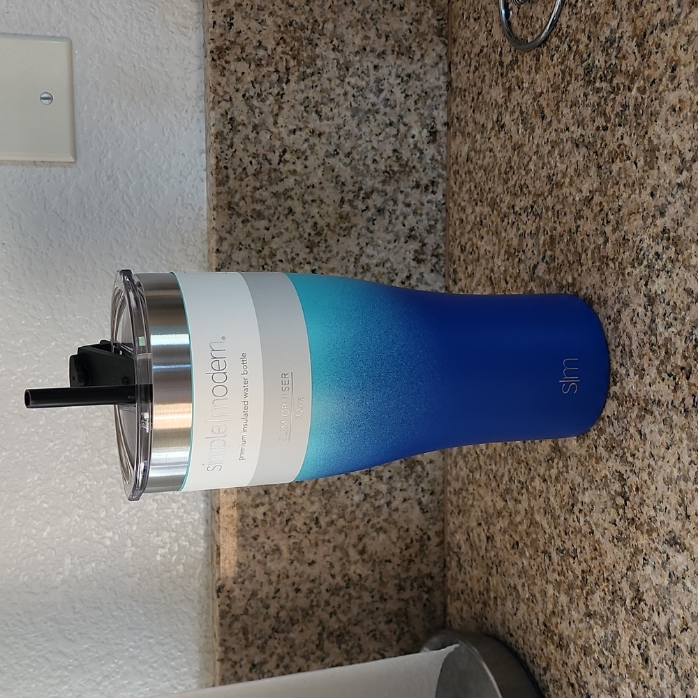 NWT 32 oz slim cruiser